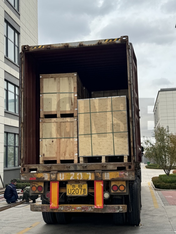 Lionse - ການປະຕິບັດການຂົນສົ່ງປະຈໍາວັນ