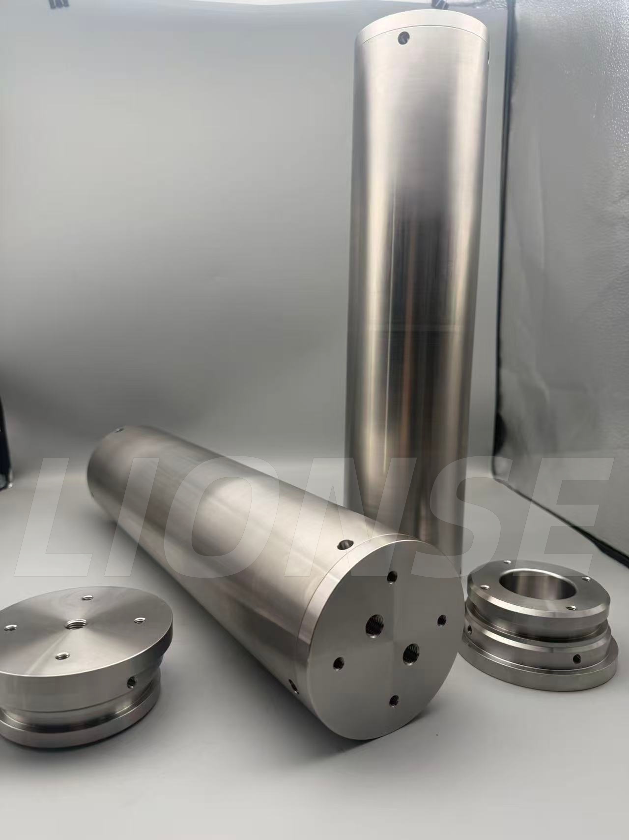 ເປັນຫຍັງບາງຄົນຈຶ່ງເລືອກເຫຼັກສະແຕນເລດແທນທີ່ຈະເປັນໂລຫະປະສົມ titanium ສໍາລັບເປືອກນອກຂອງຫ້ອງໂດຍສານທີ່ຜະນຶກເຂົ້າກັນທີ່ໃຊ້ໃນການສໍາຫຼວດໃນທະເລເລິກ?