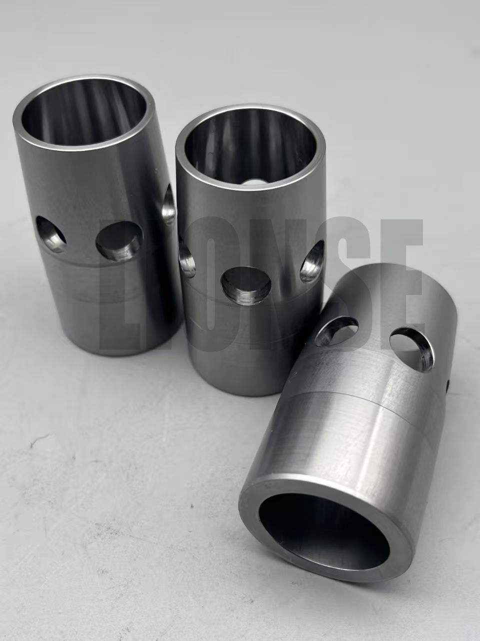 ຄວາມແຕກຕ່າງລະຫວ່າງ Bushings ແລະເສອແຂນແມ່ນຫຍັງ?