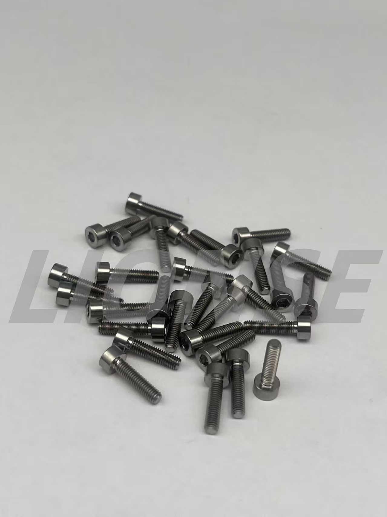 ປະຕູ Titanium Bolt ສໍາລັບເຄື່ອງຈັກຜະລິດຕະພັນລົດຍົນແລະເຄື່ອງຈັກ Moungs